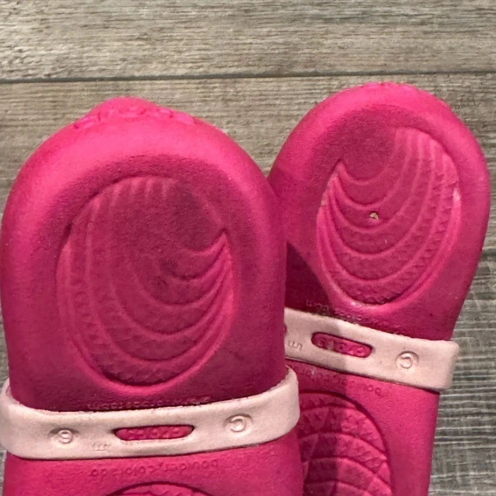 Crocs Toddler Girls Size 6 Mary Jane Shoes Pink Flowers Flats Slip on